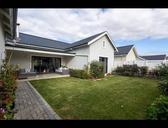 3 BEDROOM HOUSE FOR SALE IN KEURBOOMSTRAND